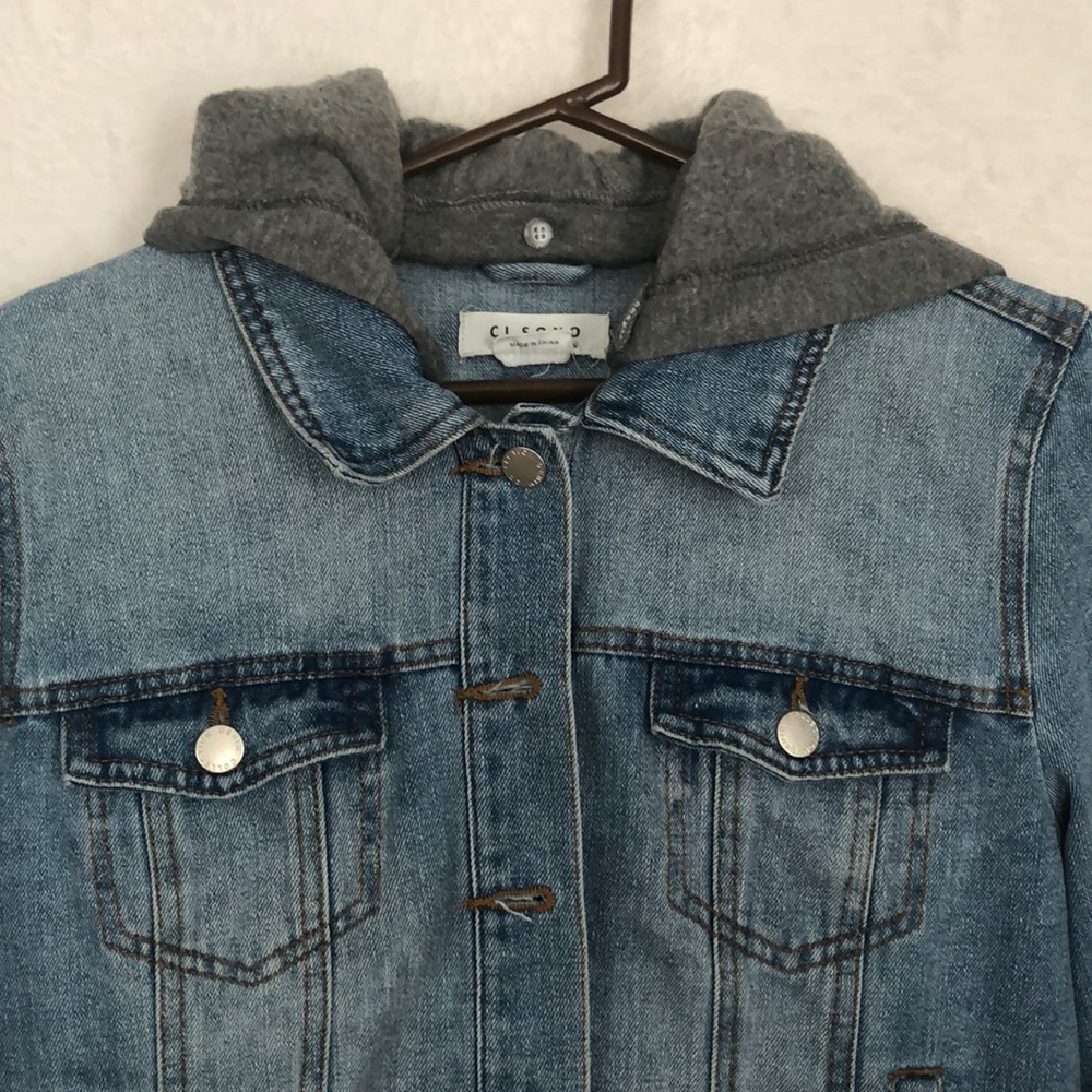 Jean jacket with removable hood